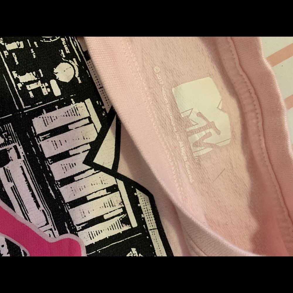 MTV Cropped Long Sleeve